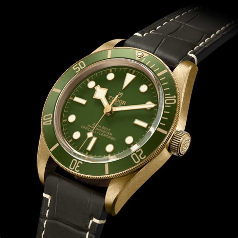 tudor green face